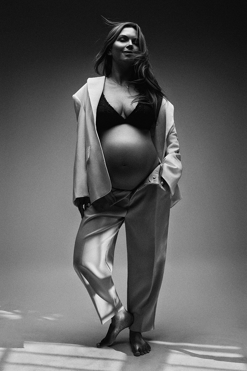 Sesja ciążowa w studio fotograficznym