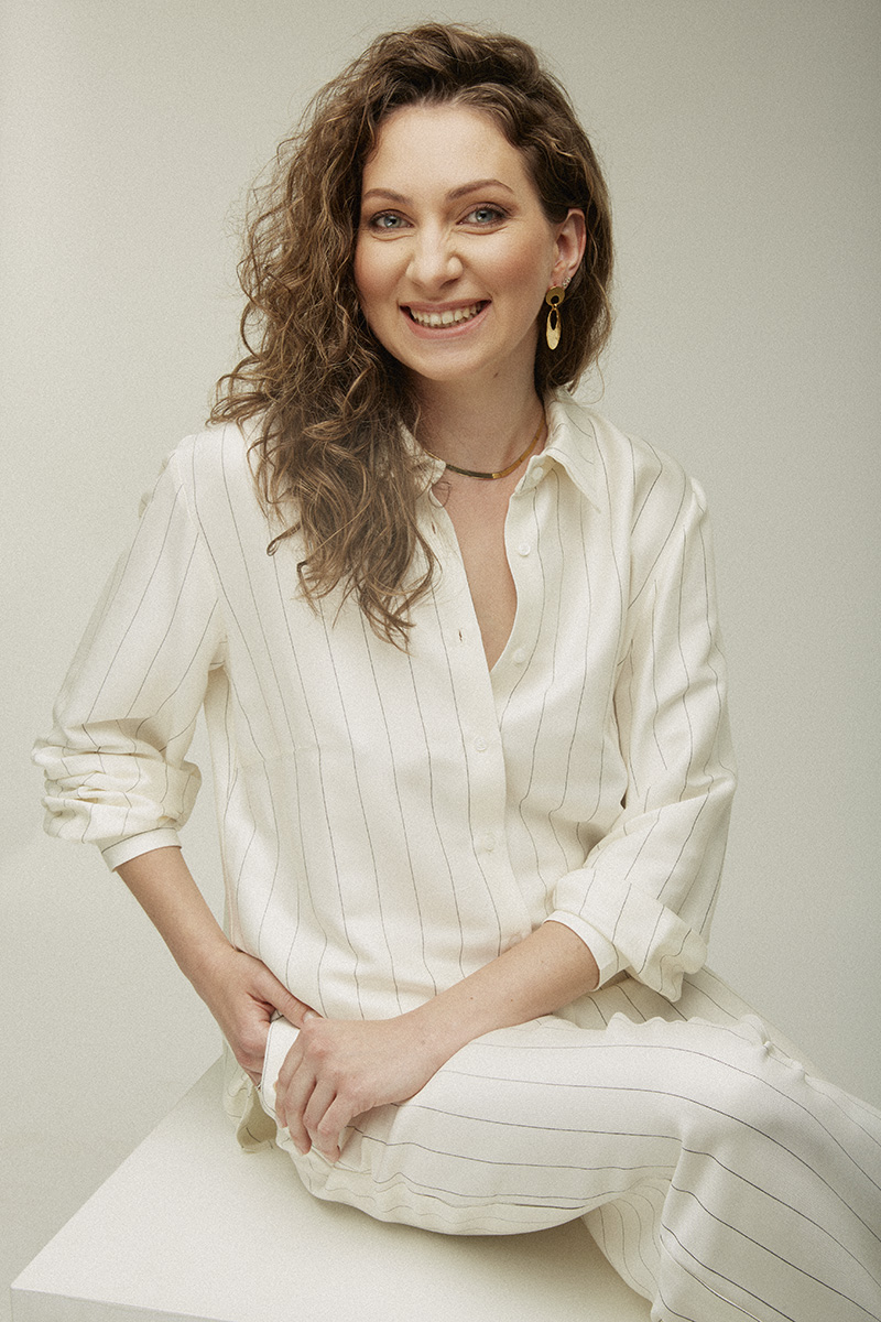 Sesja kobieca w studio fotograficznym
